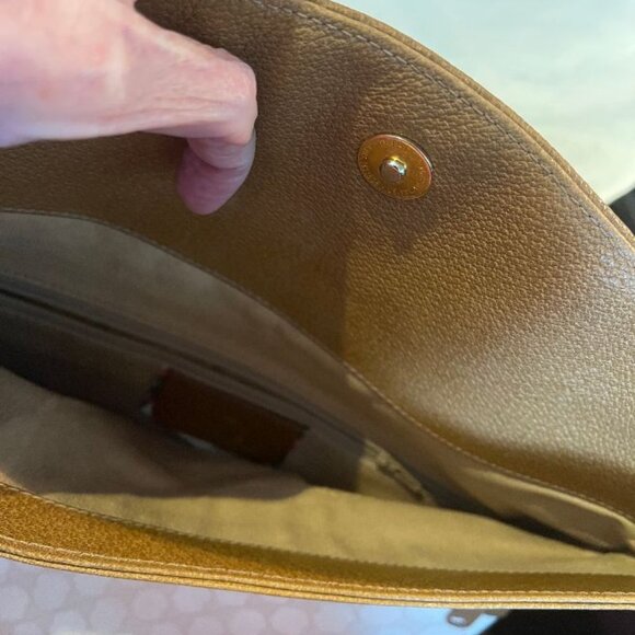 Gucci Envelope Style Clutch Purse with Original Cotton Dust Cover - Picture 10 of 11